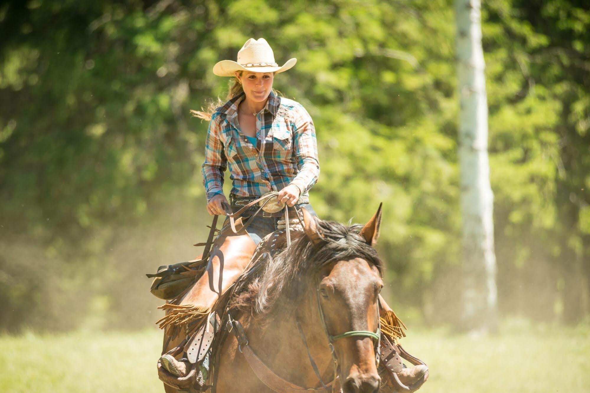 Отель Lone Mountain Ranch Биг-Скай Экстерьер фото